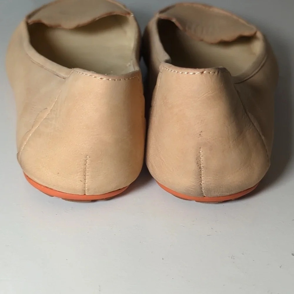 Tahari Ballet‎ Flat Shoes Doll Shoes Gwen Beige Scalloped Leather 9M